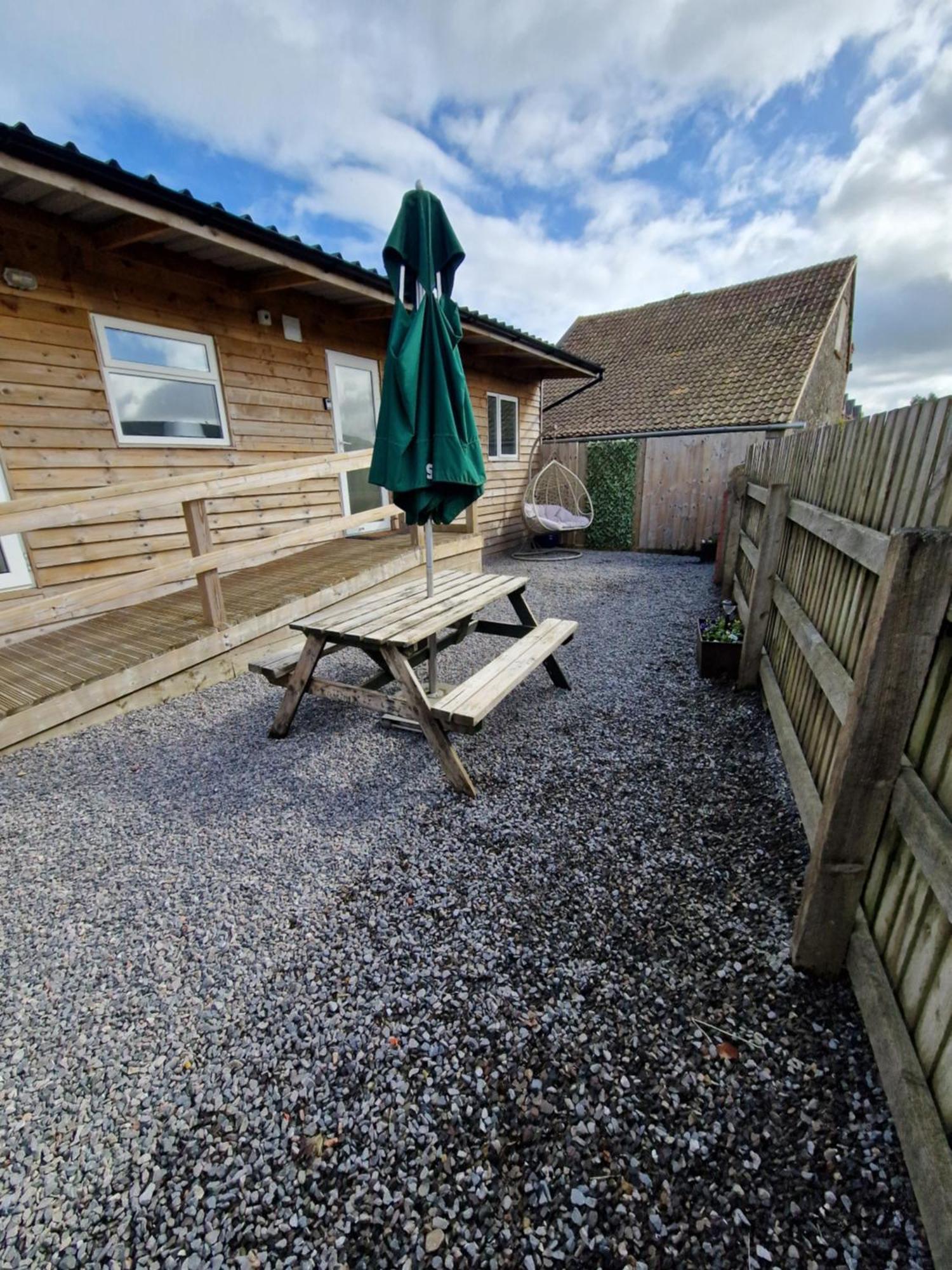 Featheredge Corner Lodge 韦尔斯 外观 照片
